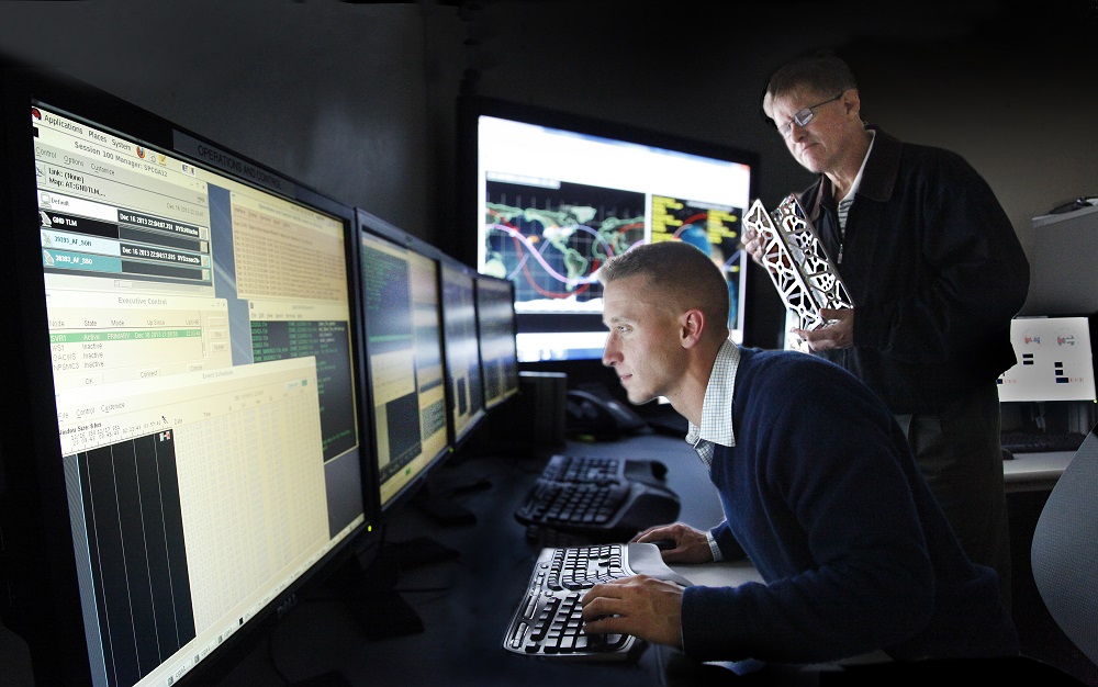 Students monitoring a satellite 